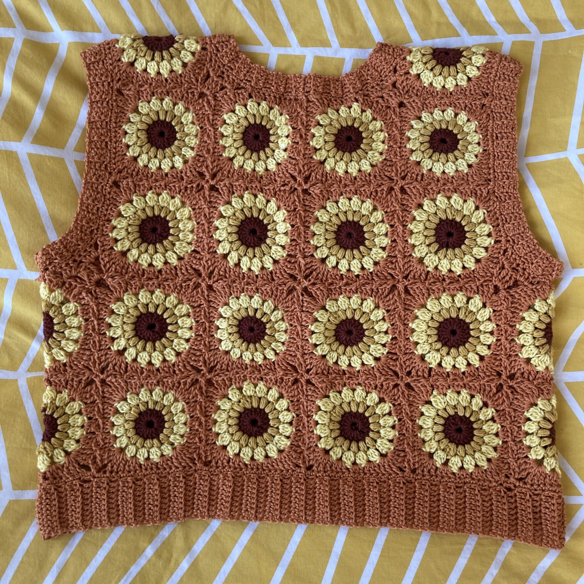 Flower Power vest – orange – Cucurucu Crochet