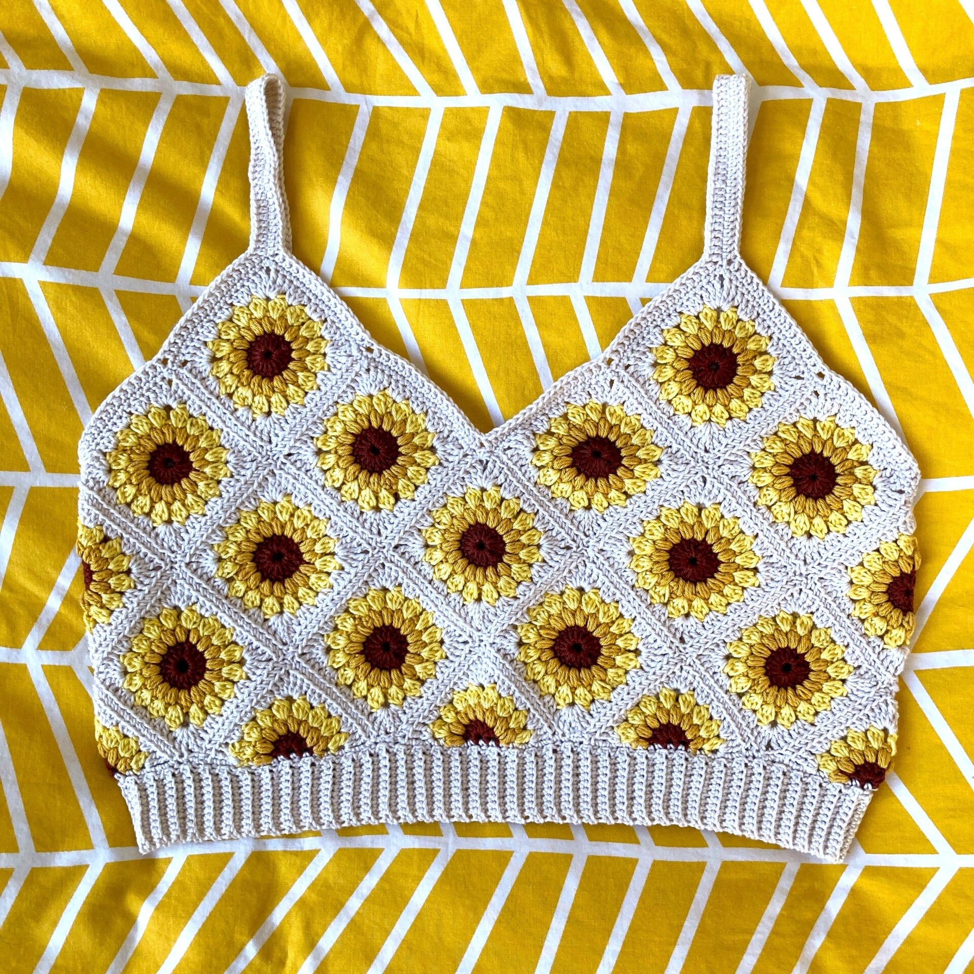 Sunflower crochet long sleeve crop top - Shop cielyarn Women's Tops - Pinkoi